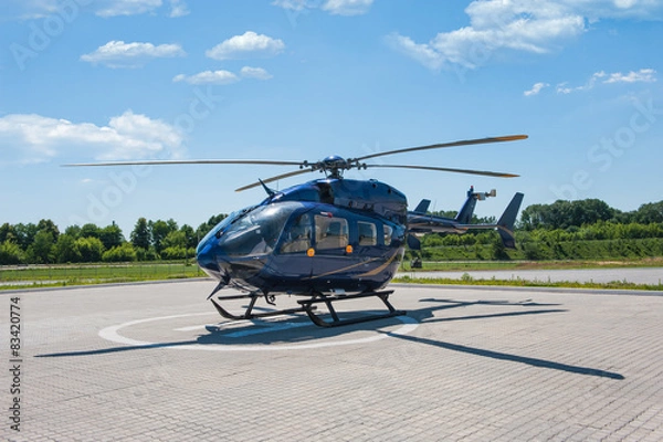 Obraz Helikopter zaparkowany na helikopadzie