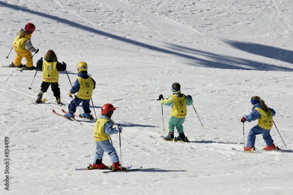 Fototapeta children learning to ski