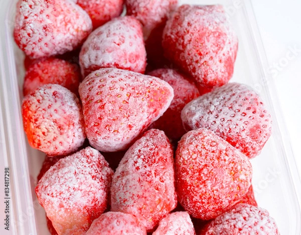 Obraz 冷凍いちご、保存容器に入れた冷凍イチゴ、冷凍苺