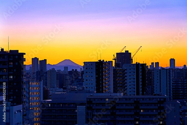 Fototapeta 夕焼けの富士山とクレーン車