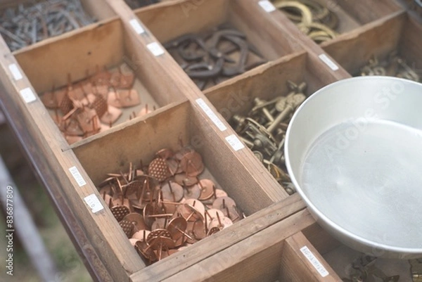 Fototapeta 物置小屋で発見した懐かしい工具道具