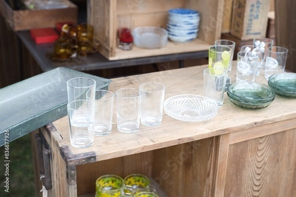 Fototapeta 日本の休日の骨董市にて見つけた珍しい掘り出し物