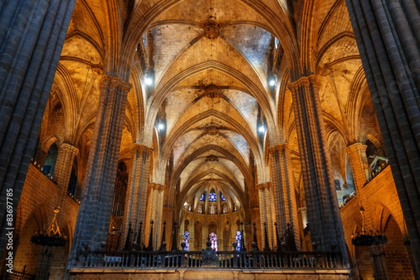 Fototapeta Interno di una cattedrale di stile gotico