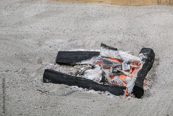 Fototapeta 赤々と燃える囲炉裏の火