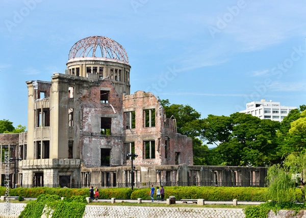 Fototapeta 広島平和記念公園の原爆ドームと新緑