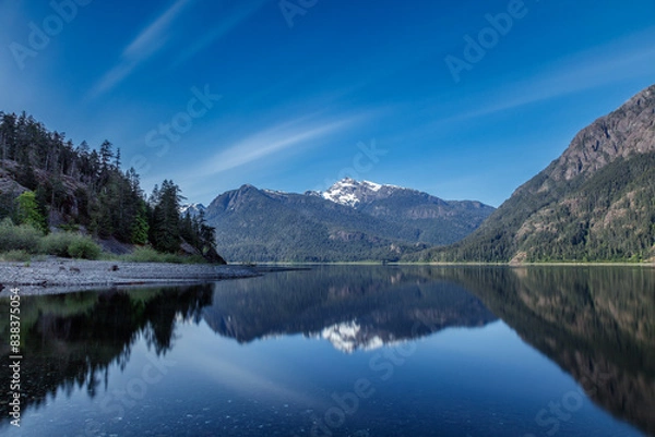 Fototapeta Scenic view of Buttle Lake in beautiful Strathcona Provincial Park on Vancouver Island, Canada BC