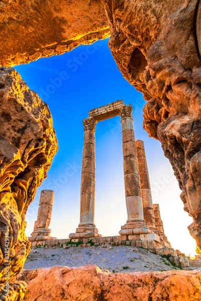 Fototapeta Amman, Jordan: Temple of Hercules, Amman Citadel or Jabal al-Qal'a in sunset light. Middle east travel destination