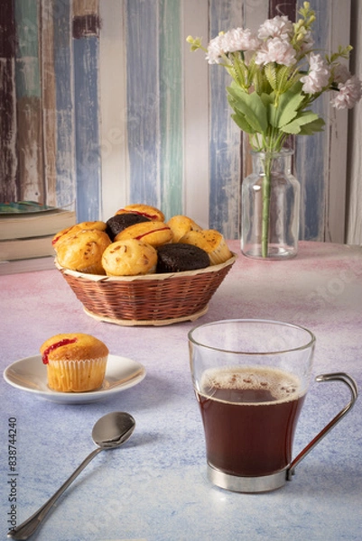 Obraz muffins with coffee and some flowers