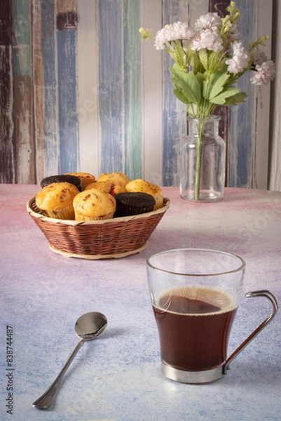 Obraz muffins with coffee and some flowers