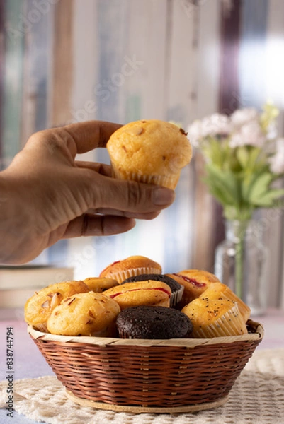 Obraz muffins on a table with books and flowers
