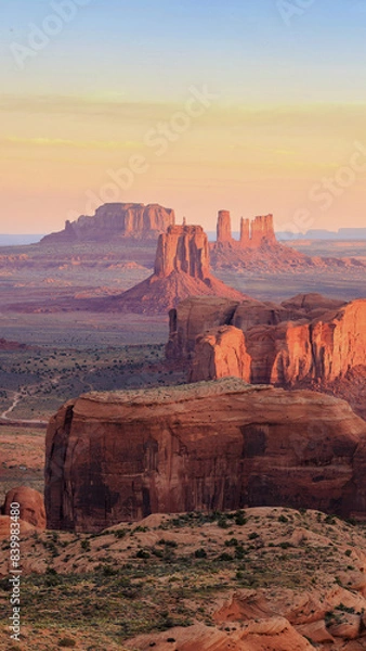 Fototapeta Monument Valley, a red-sand desert region on the Arizona-Utah border, is known for the towering sandstone buttes of Monument Valley Navajo Tribal Park