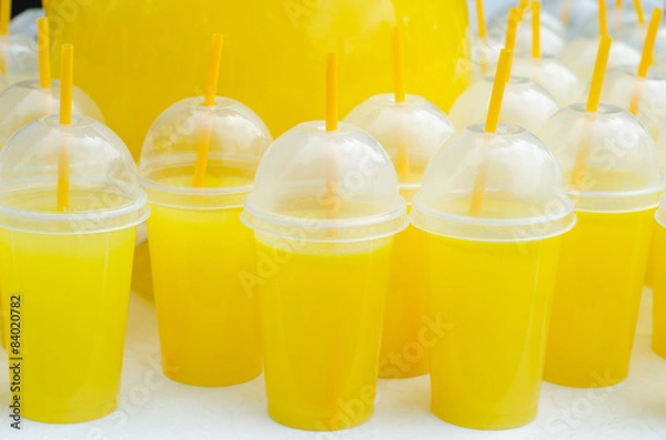Obraz Yellow lemonade plastic cups