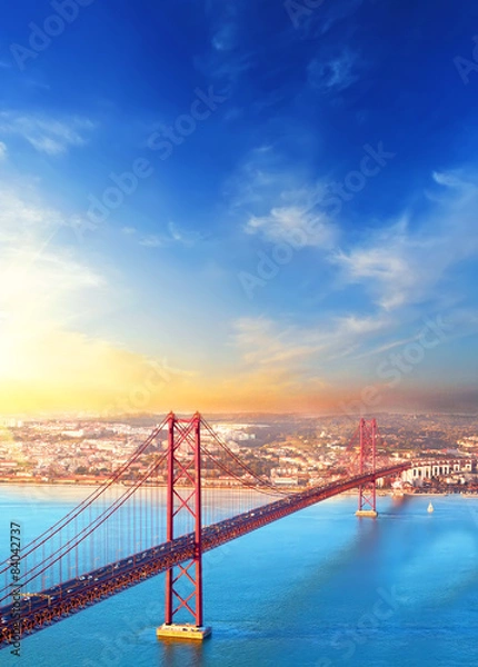 Fototapeta Czerwony most o zachodzie słońca, Lizbona, Portugalia