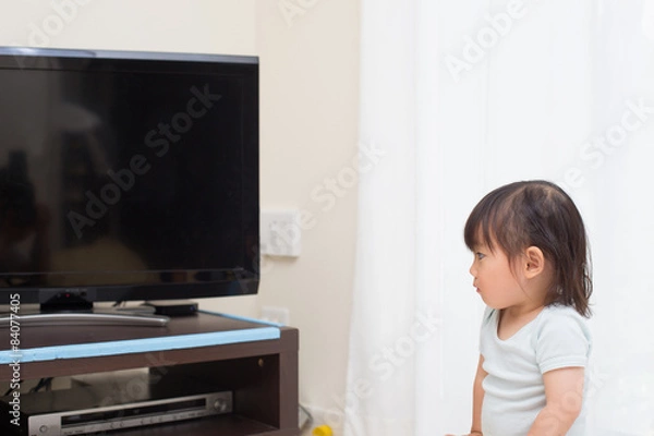Obraz テレビを観る幼児