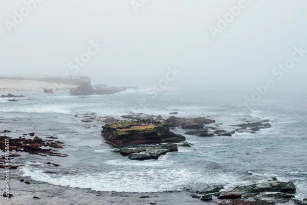 Obraz waves crashing on rocks
