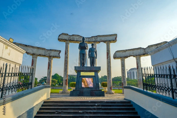 Obraz Statue of the first president and vice president of Indonesia in Heroes Monument (Tugu Pahlawan) Surabaya.