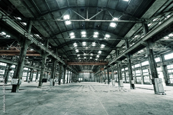 Obraz Pusta podłoga w opuszczonej fabryce