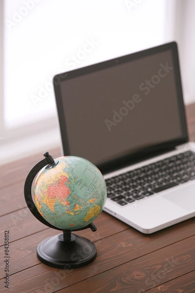 Fototapeta ノートパソコンと地球儀