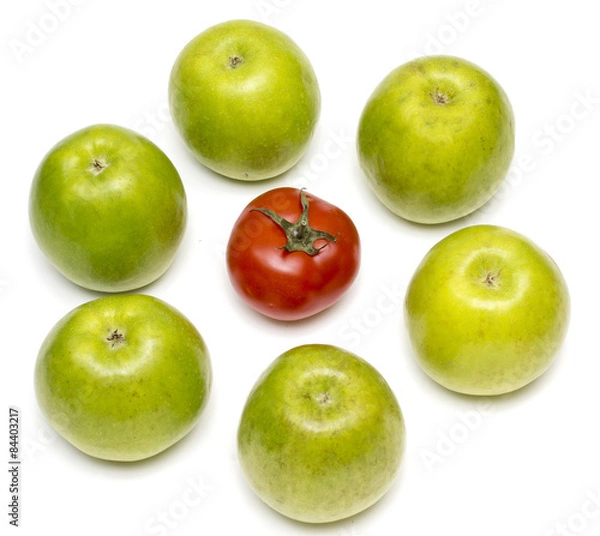 Obraz Зеленые яблоки и помидор крупным планом на белом фоне