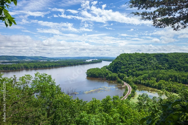 Obraz Mississippi River viewed from the bluffs at Effigy Mounds National Monument on a bright summer day