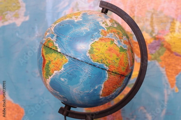 Obraz глобус на фоне карты