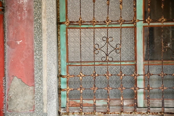 Fototapeta Early Taiwanese windows often featured iron bars, ornate ironwork, and textured glass like stained glass, blending security, light filtration, and nostalgic aesthetics.