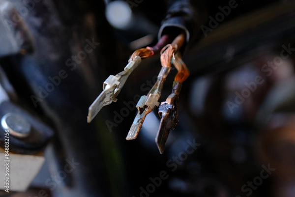 Obraz Check the electrical cable plug on the motorcycle.	