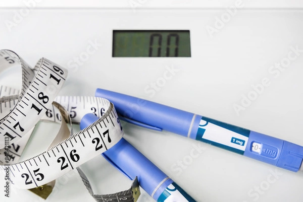 Obraz  Ozempic Insulin injection pen for diabetics and weight loss. Concept of losing weight with the drug.