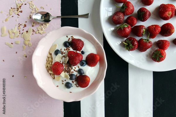 Obraz owsianka, truskawki