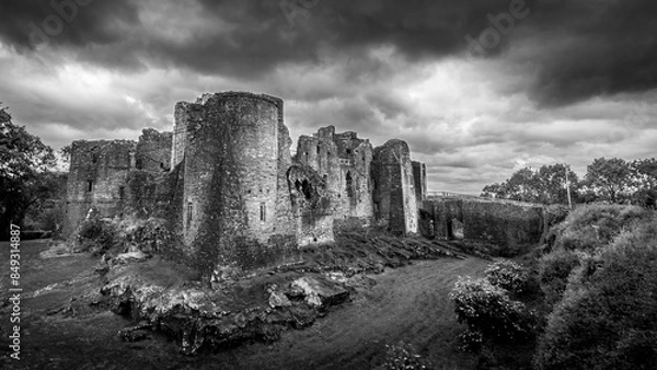 Obraz Black and White photo of Goodrich Castle with a dramatic skyline