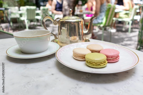 Fototapeta macarons and tea
