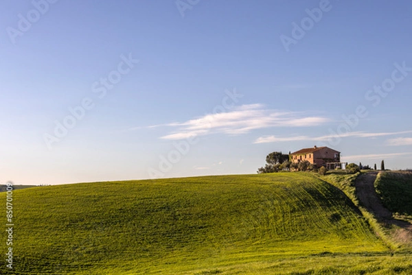 Obraz Vista di un casale nella campagna toscana in Valdorcia, vicino a Pienza 