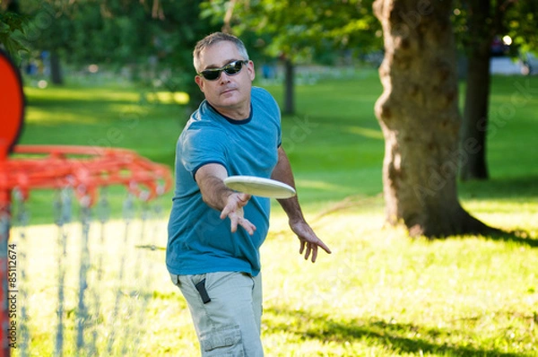 Fototapeta Człowiek grający w golfa Frisbee