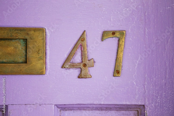 Obraz Antique Ddoor number 47 in rusty gold metal on a bright lilac painted door