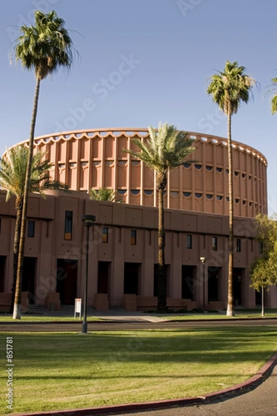 Obraz budynek muzyczny przed uniwersytetem piłkarskim