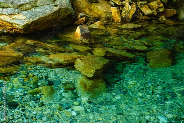 Fototapeta 柿其渓谷のエメラルドグリーンの清流