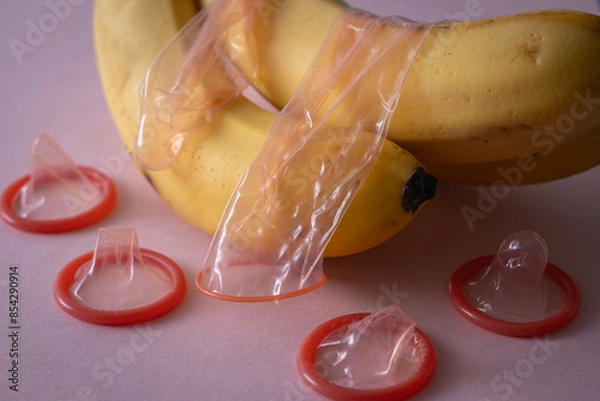 Fototapeta バナナとコンドーム 避妊 安全 セックス 愛情