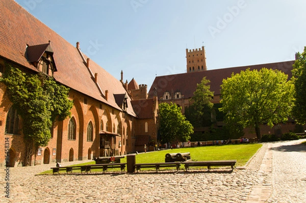 Fototapeta Courtyard of the castle of the Teutonic Knights in Malbork.