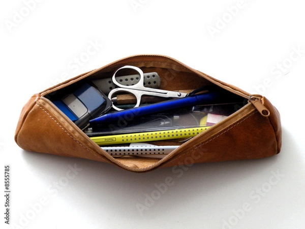 Obraz Offene Federtasche mit Schere und Stiften