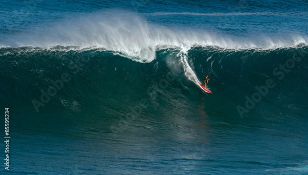 Fototapeta MAUI, HAWAII, USA-DECEMBER 10, 2014: Unknown surfer is riding a