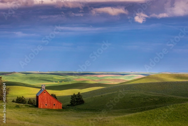 Obraz Red Barn in the Palouse of western Idaho