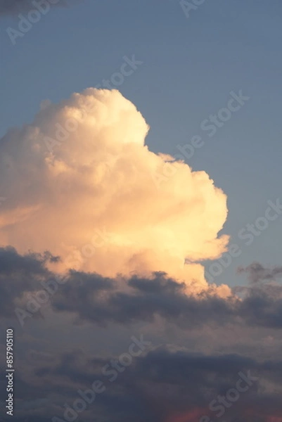 Obraz Cloudscape: Sunset's Golden Touch on Evening Clouds