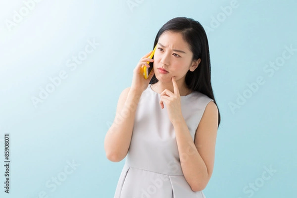 Fototapeta 電話をする女性