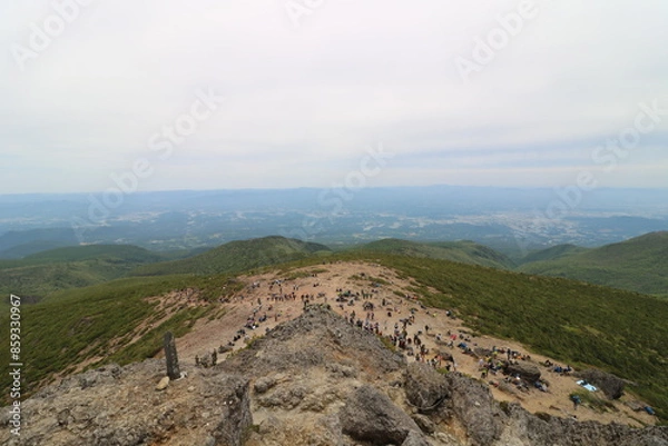 Fototapeta 2024年5月の福島県の安達太良山の山開き
