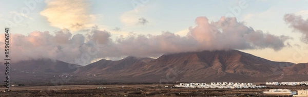 Fototapeta Mountain panorama  absorbing the clouds