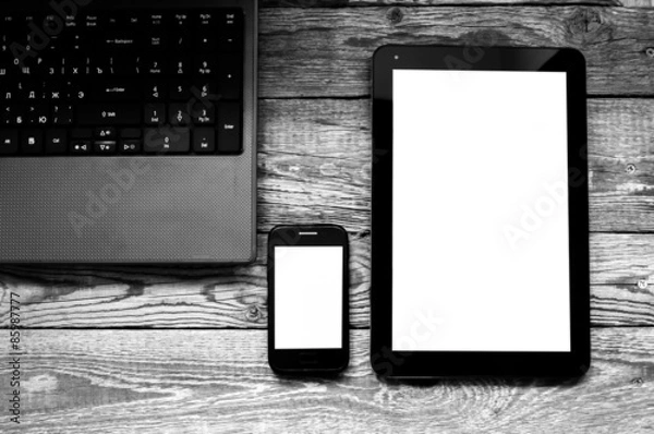 Obraz клавиатура планшет и телефон на старых досках