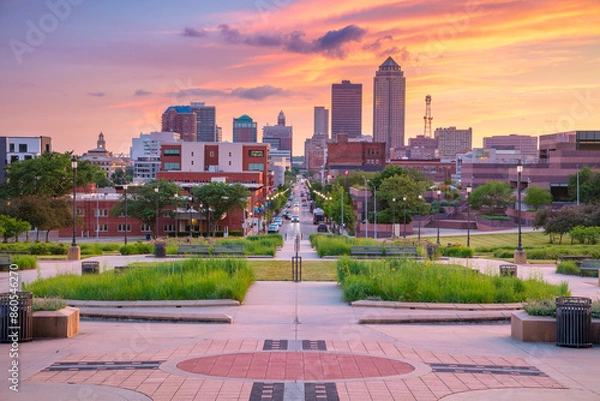Obraz Des Moines, Iowa, USA. Cityscape image of Des Moines skyline, Iowa, USA at summer sunset.
