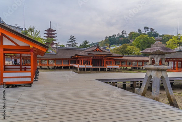 Fototapeta 日本の広島にある、厳島神社の風景