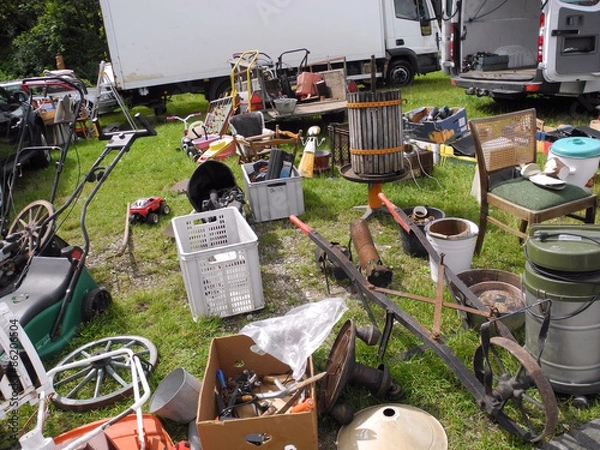 Obraz altes Gerümpel auf dem Flohmarkt