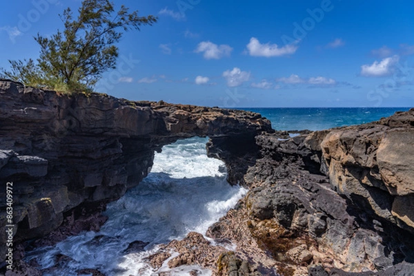 Fototapeta Lava rock Sea Arch, Makahuena Light, Koloa, Kauai South Shore，Hawaii. Koloa Volcanics	
